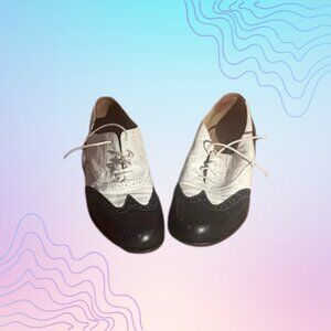 ANNE KLEIN Two-Tone Leather Oxfords Size 7